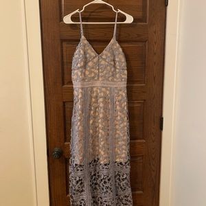 Elliatt Lace Lavender midi dress size 8